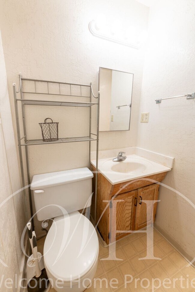 Building Photo - Cozy Home with Storage in Quiet Convenient Location