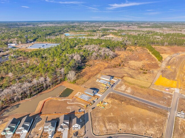 Building Photo - 514 Silky Oak Dr SE