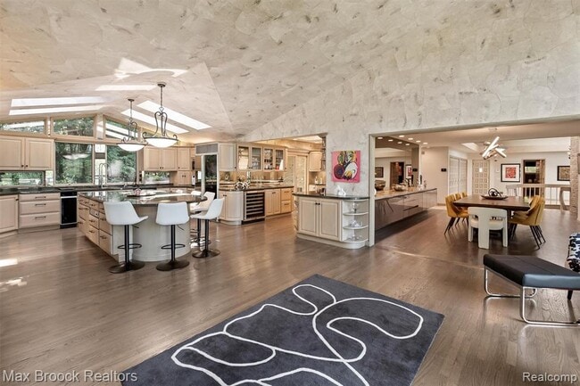 Building Photo - 3333 W Shore Dr