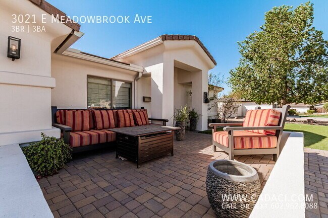 Building Photo - 3021 E Meadowbrook Ave