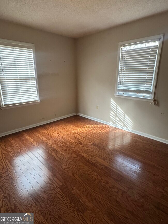 Building Photo - 107 Belair Dr