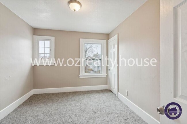 Building Photo - 4218 Parrakeet Ave