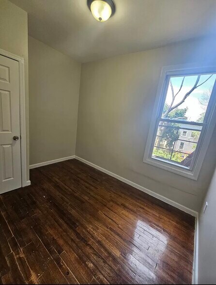 Building Photo - 655 S 19th St