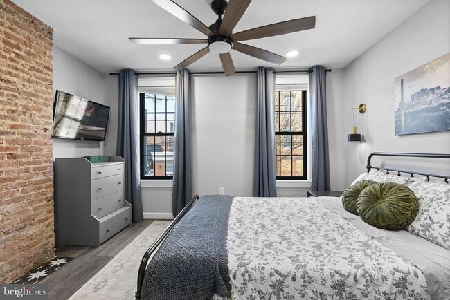 Building Photo - 526 E Thompson St