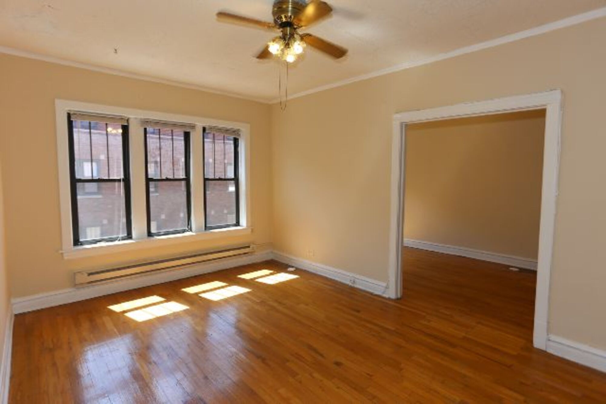 Building Photo - 700 W Cornelia Ave