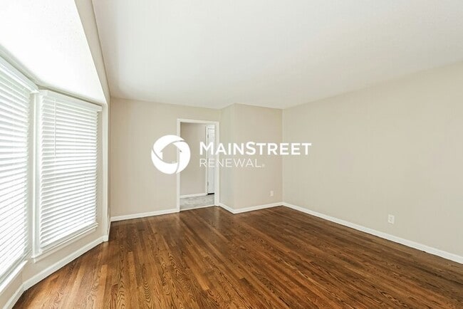 Building Photo - 3 Bedroom Pet-Friendly Home in INDEPENDENCE, MO with Main Street Renewal