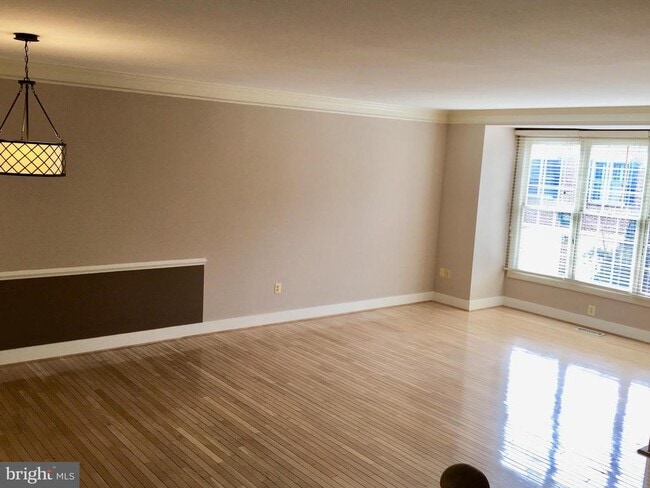 Building Photo - 2253 Journet Dr