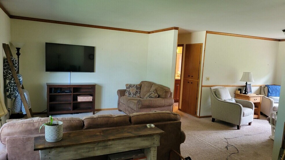 Building Photo - W210N16682 Western Ave