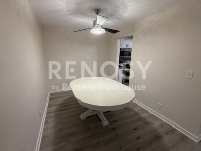 Building Photo - 5607 Green Cir Dr