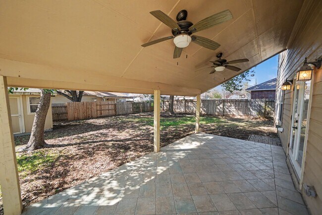Building Photo - Beautiful 5-Bedroom Home in Schertz - Realtor Commission: $500