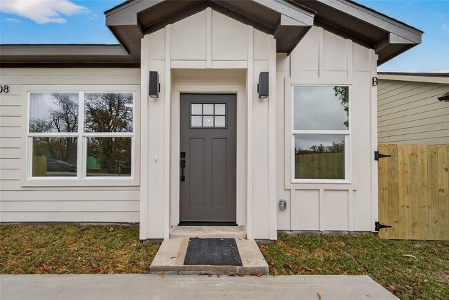 Building Photo - 5408 Fairchild St