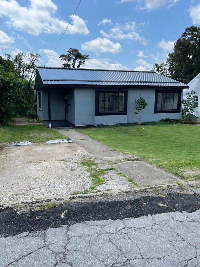Building Photo - Two Bedroom Single Family Home