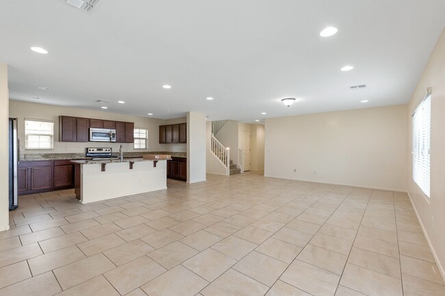 Building Photo - Charming 4 bedroom 3 bath Home in Gilbert!