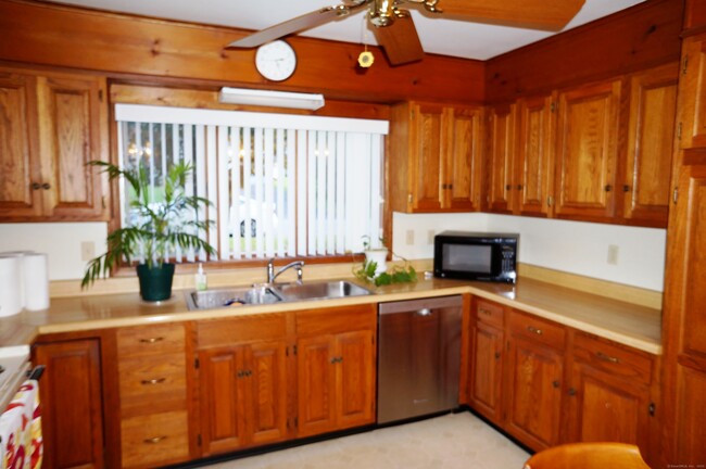 Building Photo - 4 Bonnette Dr