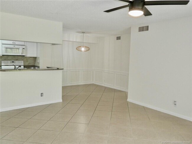 Building Photo - 2506 SE Anchorage Cove