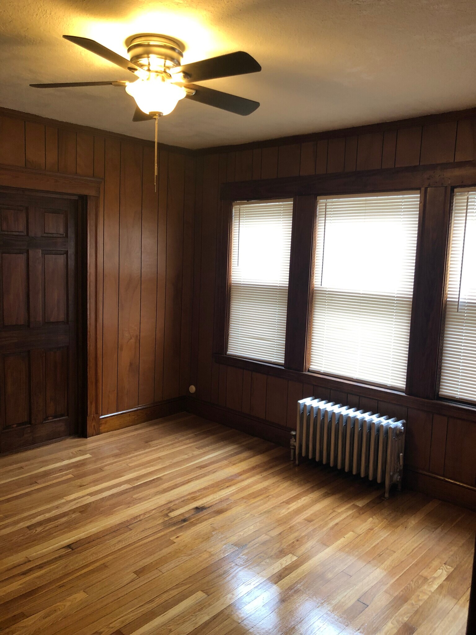 Dining room - 142 Glendale St
