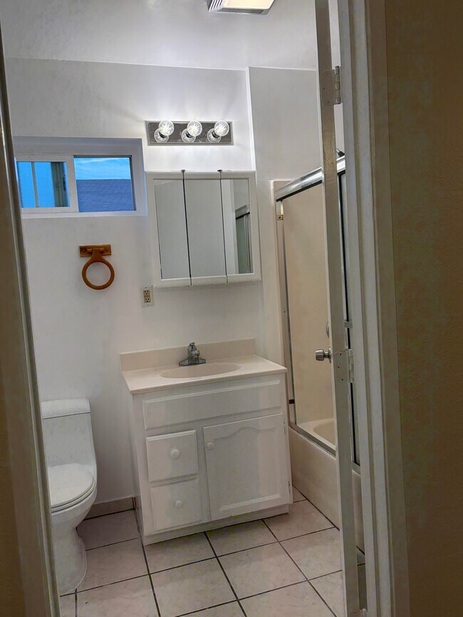 Building Photo - 1706 Scott Rd