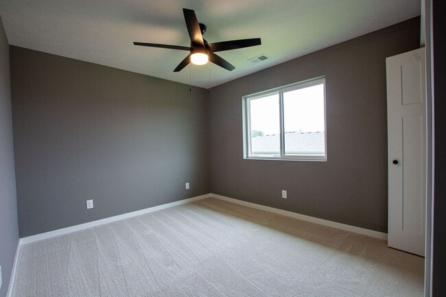 Building Photo - 14802-14804 Willow Street