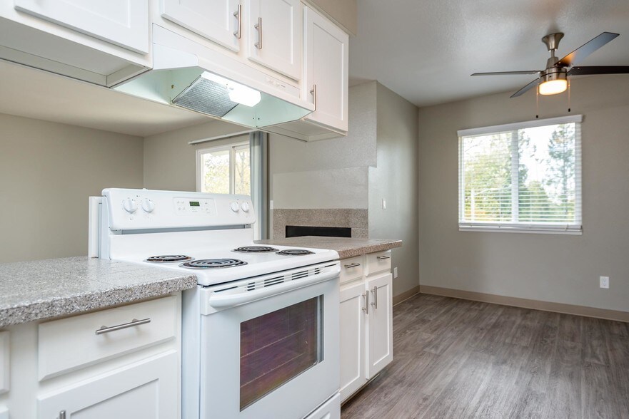 Gresham Park Apartments | Dining Room - Willow Park Apartments