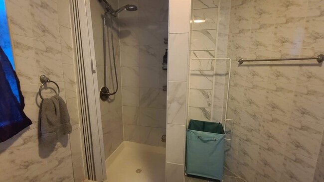 Building Photo - 42 49th St