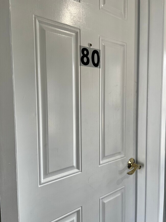 Building Photo - 80 Cherry St