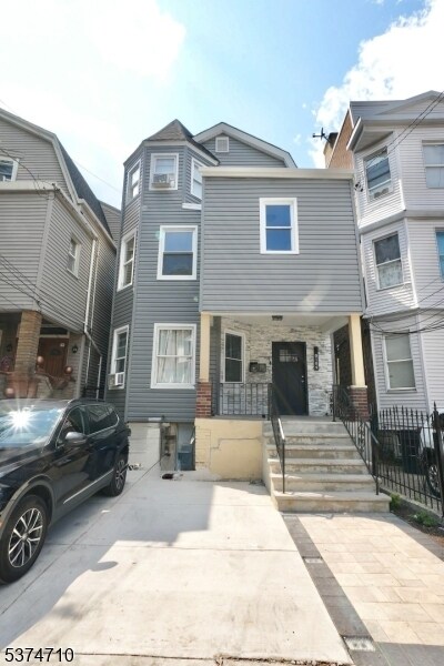 Primary Photo - 184 N 11th St