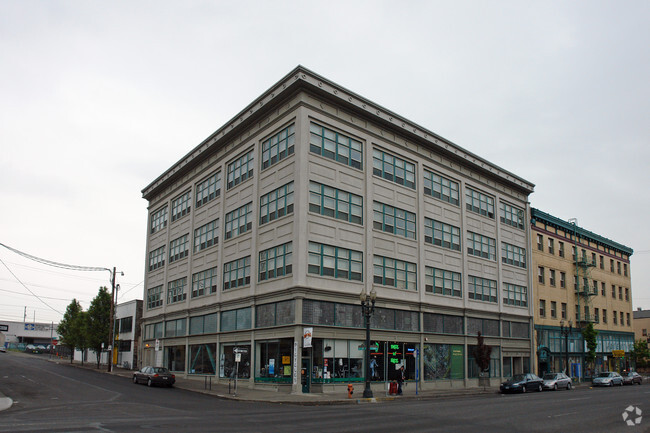 Building Photo - Grand Oak Apartments