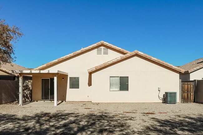 Building Photo - 2081 E Paso Fino Dr