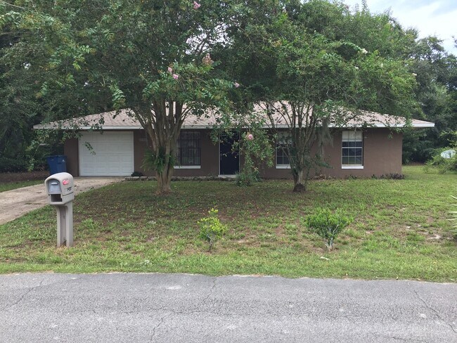 Building Photo - 3/2/1 in Deland