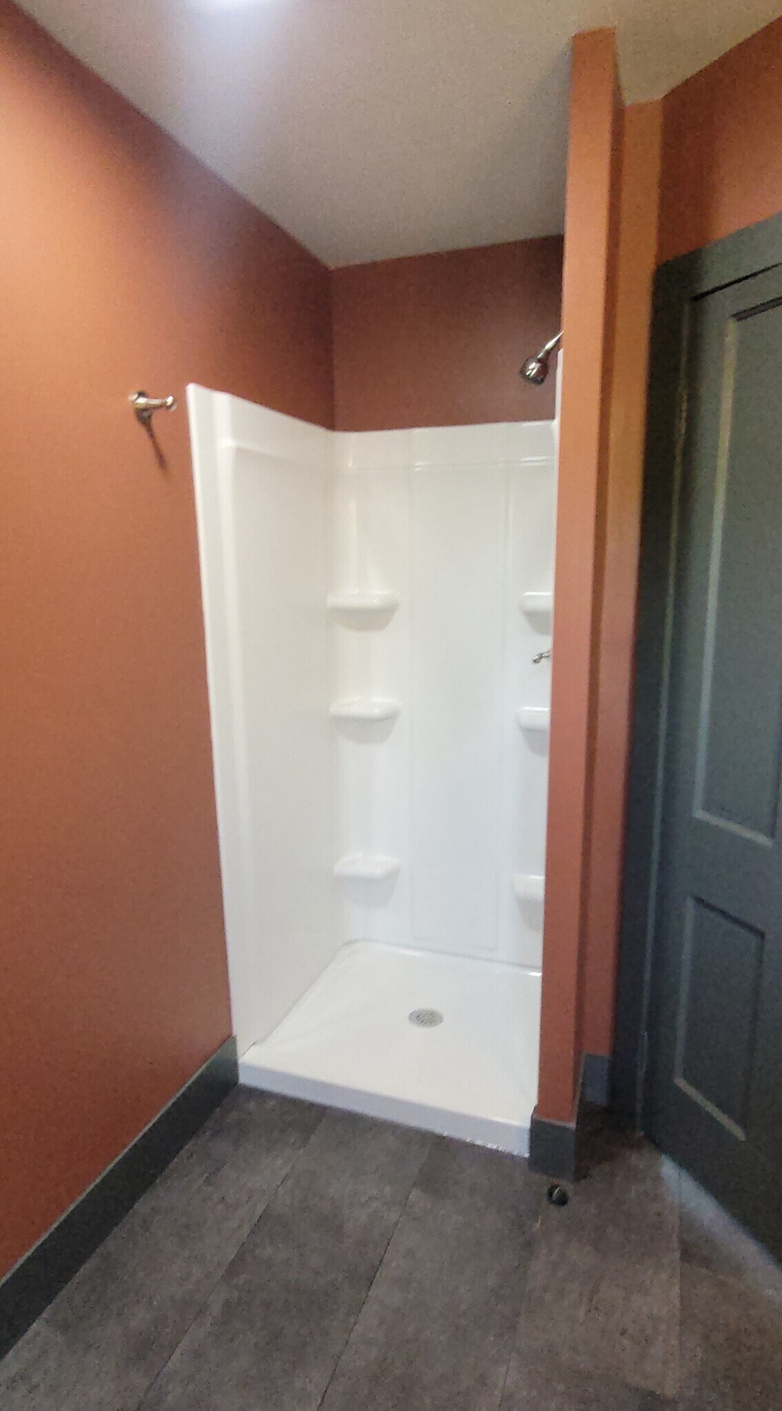 shower - 1409 3rd Ave