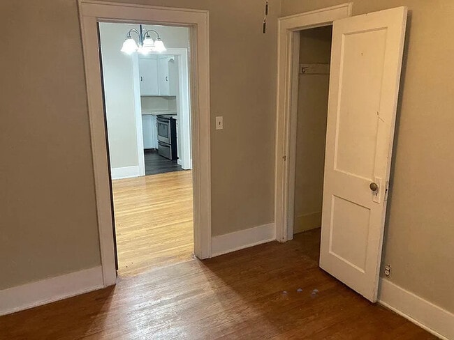 Building Photo - 3 bed 1 bath home for rent