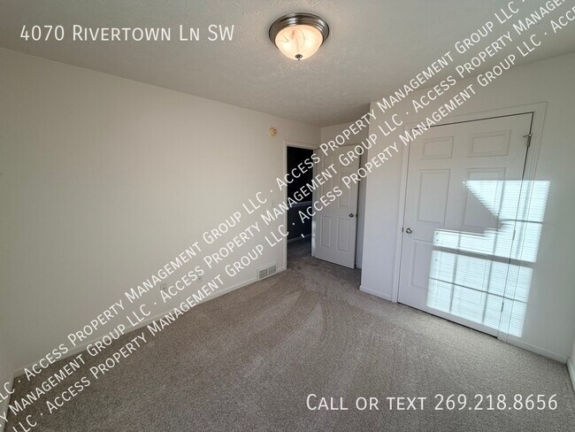 Building Photo - 4070 Rivertown Ln SW