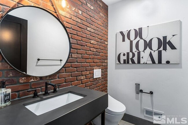 Building Photo - 331 Winding Way