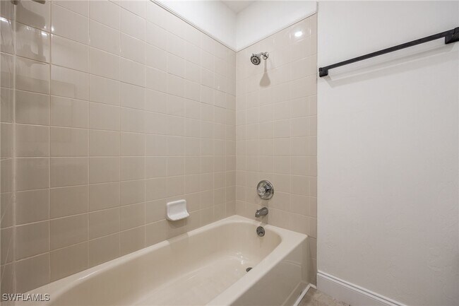Building Photo - 11674 Pointe Cir
