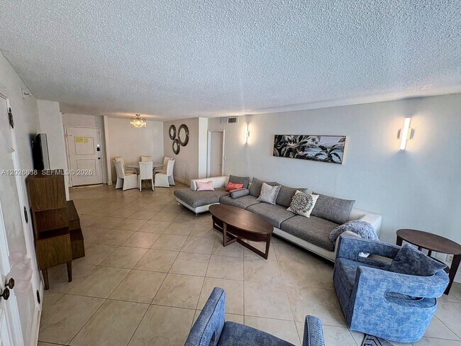 Building Photo - 2030 S Ocean Dr
