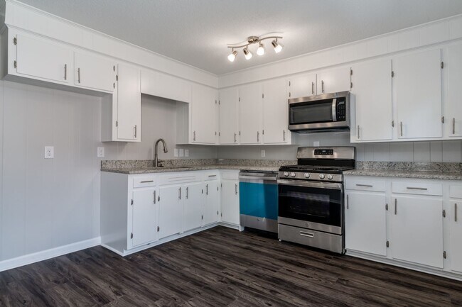 Building Photo - Spacious Home with Modern Comfort in 29223