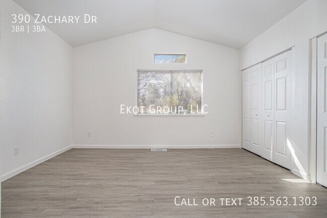 Building Photo - 390 Zachary Dr