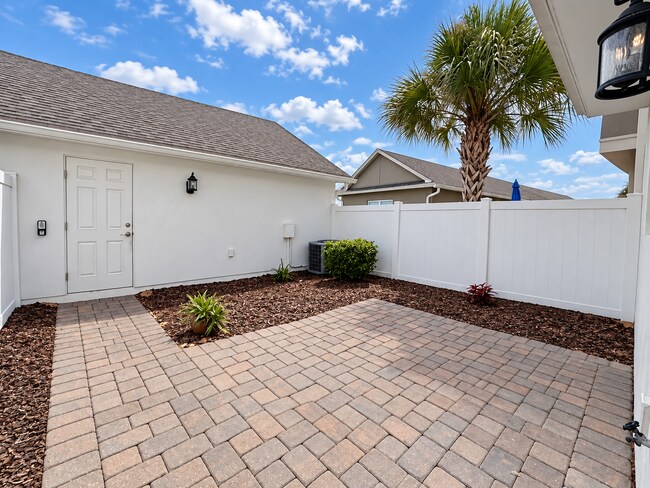 Building Photo - 6603 Calamondin Dr