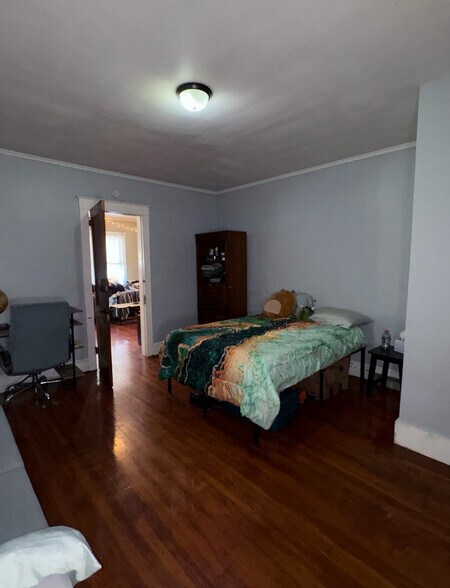 Bedroom 1 - 54 North St