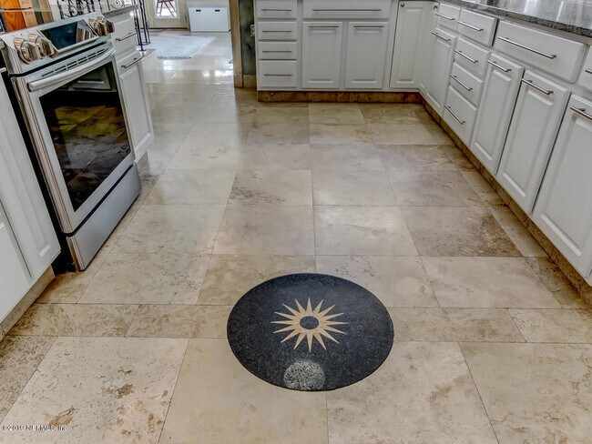 Building Photo - 88 Oakwood Rd