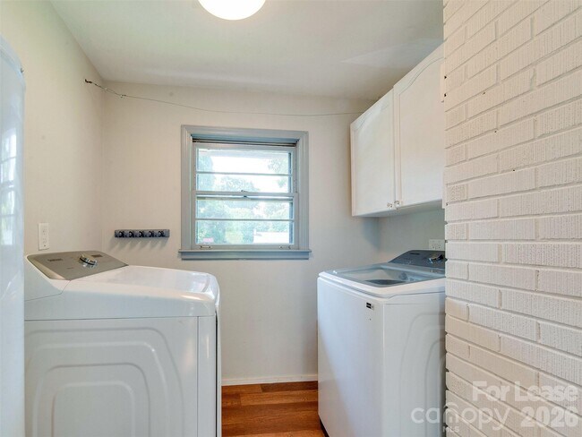 Building Photo - 3921 Sheffield Dr