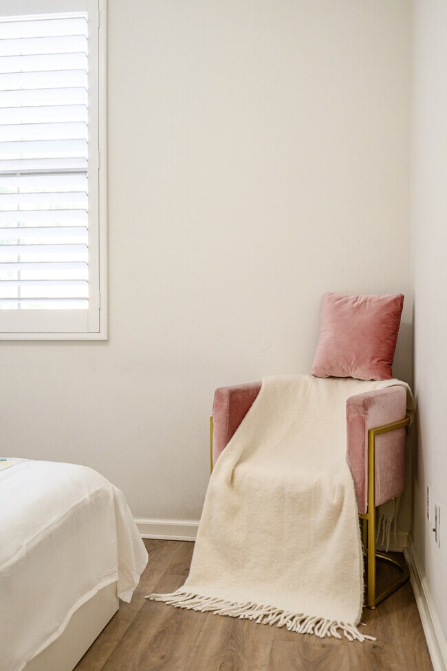 Building Photo - 110 Sugar Cane