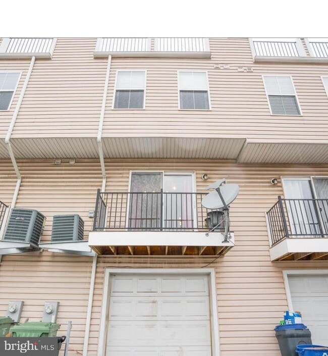 Building Photo - 4641 Dillon St