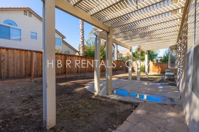 Building Photo - Move in Ready Beautiful 4 Bed Home in Tracy - Full Bed/Bath on 1st floor