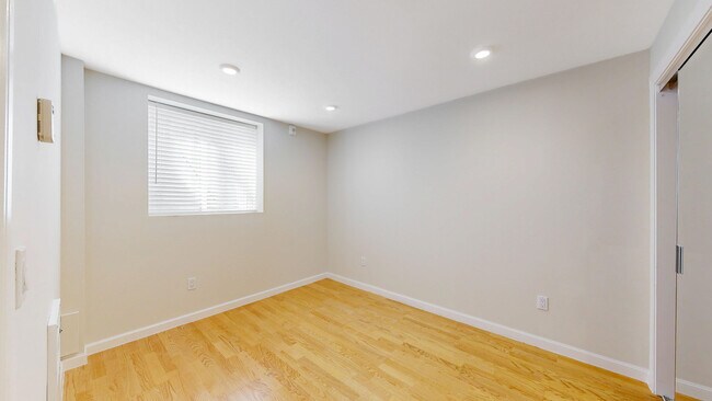 Building Photo - 740 Rhode Island St