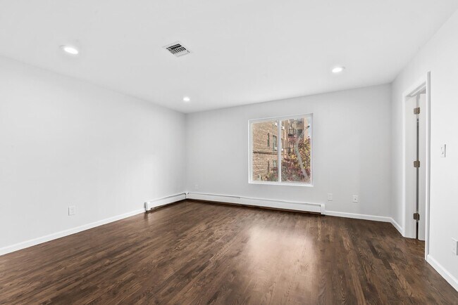 Building Photo - 1916 Grand Ave