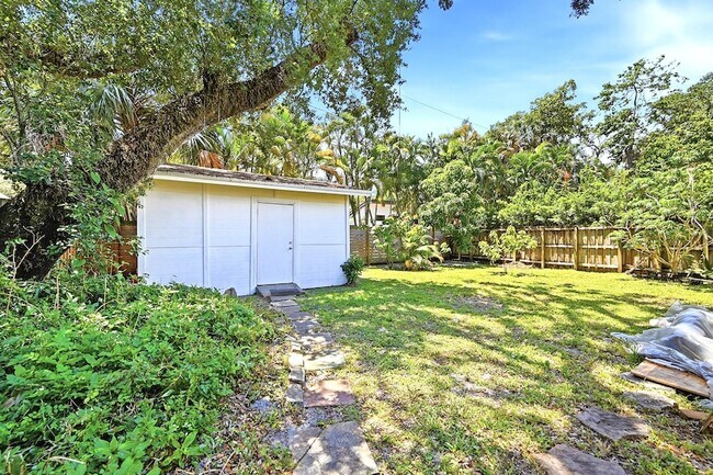 Building Photo - 1516 SW 24th St