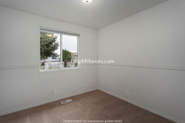 Building Photo - Quaint Ranch Style Home with Fenced Yard!