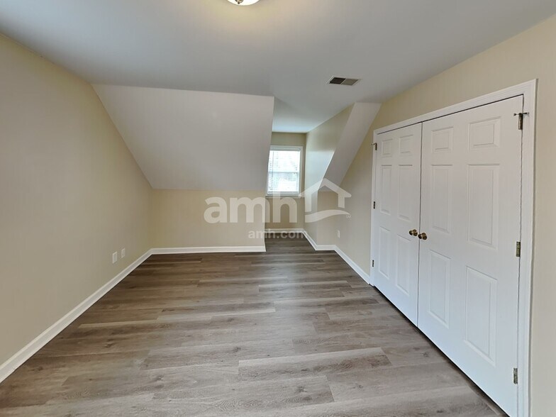 Building Photo - 2702 Camden Ct