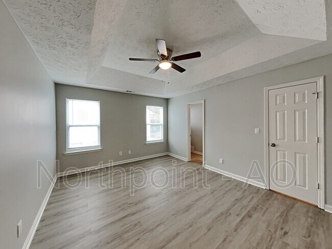 Building Photo - 972 Maple Leaf Ridge